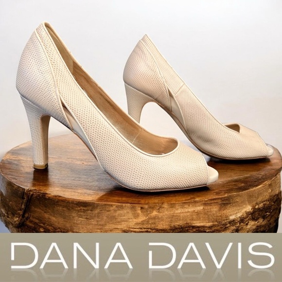 Dana Davis Italian Made Leather Lizard Print Peep Toe Heels, Cream, 8 B, $315 - Picture 1 of 9